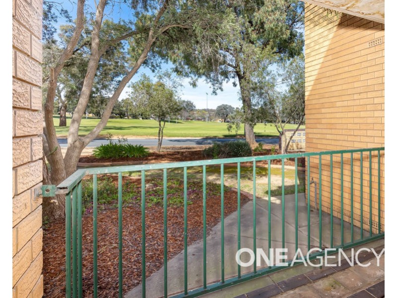 1/9 HENSCHKE AVENUE, Tolland NSW 2650