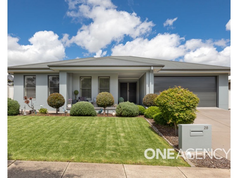 28 MARYLANDS WAY, Bourkelands NSW 2650