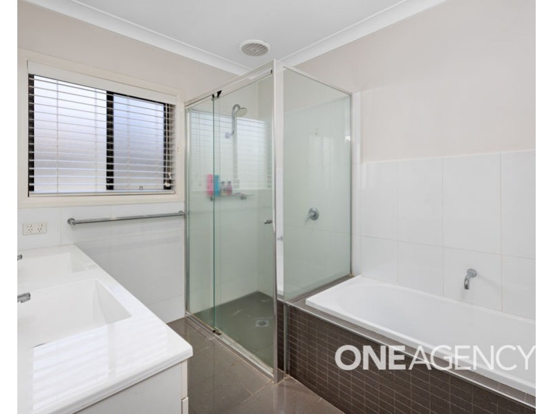 28 MARYLANDS WAY, Bourkelands NSW 2650