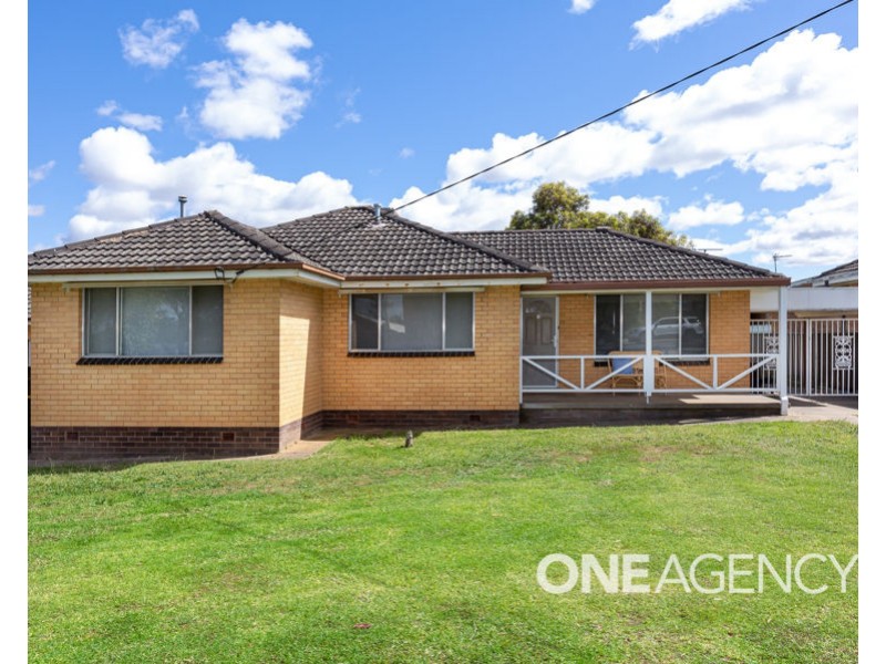 19 LEAVENWORTH DRIVE, Mount Austin NSW 2650