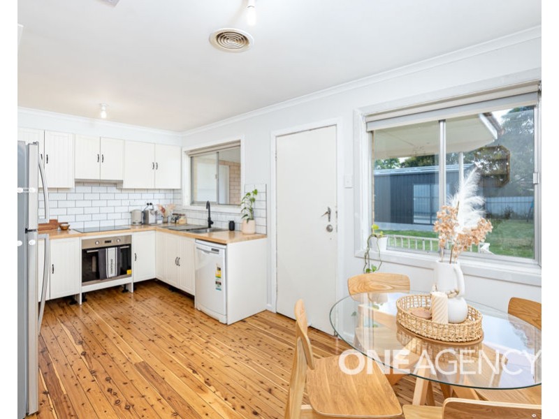 19 LEAVENWORTH DRIVE, Mount Austin NSW 2650