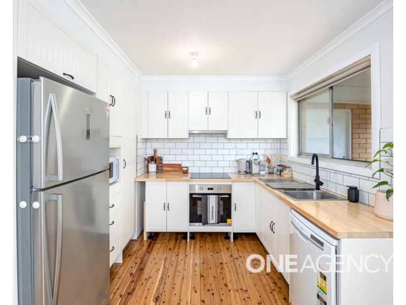 19 LEAVENWORTH DRIVE, Mount Austin NSW 2650