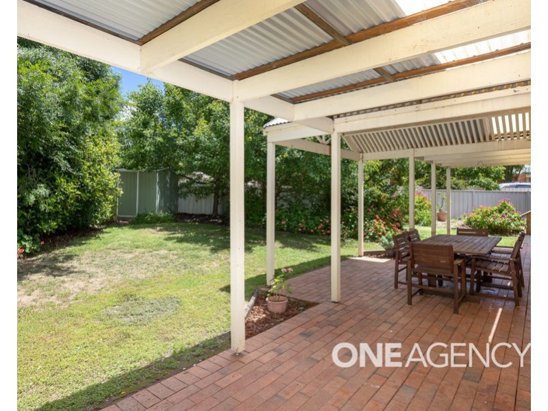 10 STOCKTON PLACE, Estella NSW 2650