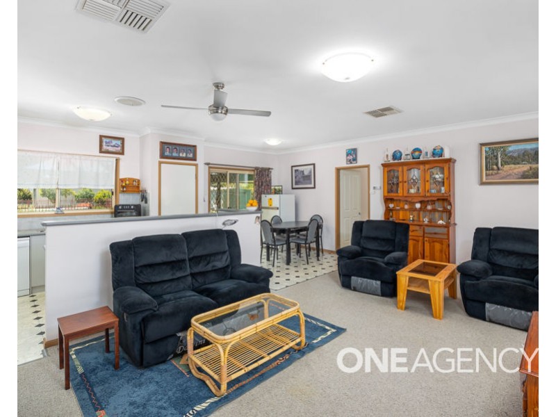37 GREGADOO ROAD, Lake Albert NSW 2650