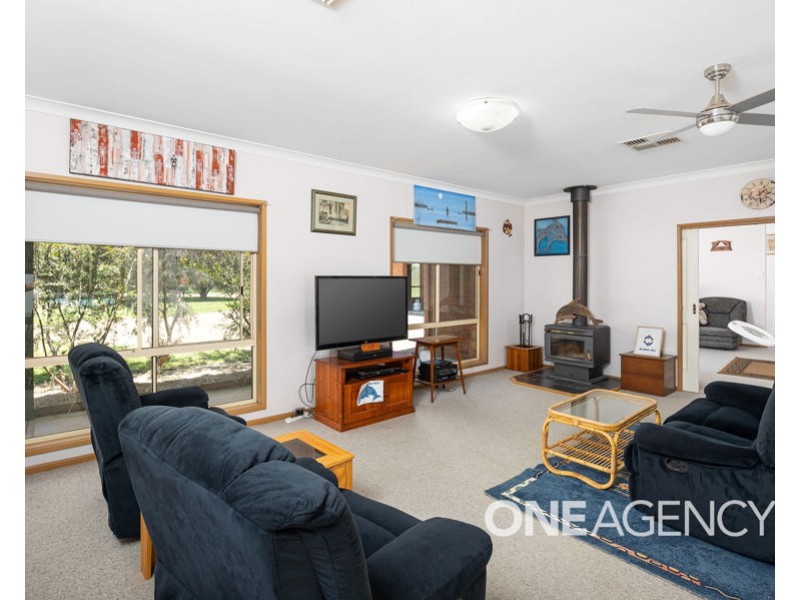 37 GREGADOO ROAD, Lake Albert NSW 2650