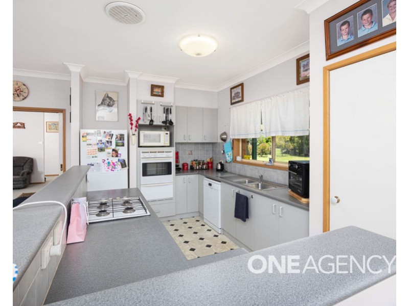37 GREGADOO ROAD, Lake Albert NSW 2650