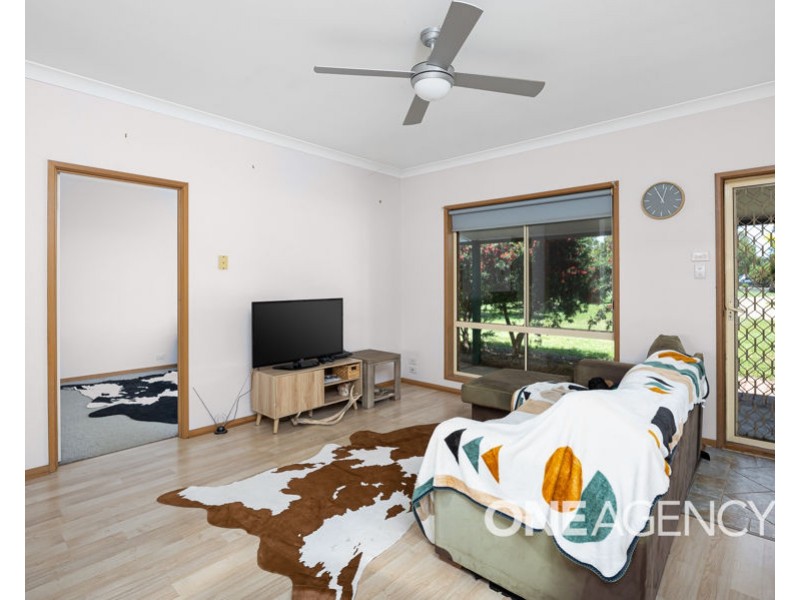 37 GREGADOO ROAD, Lake Albert NSW 2650