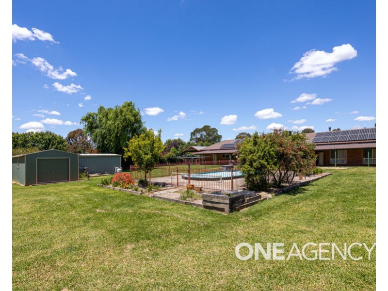 37 GREGADOO ROAD, Lake Albert NSW 2650