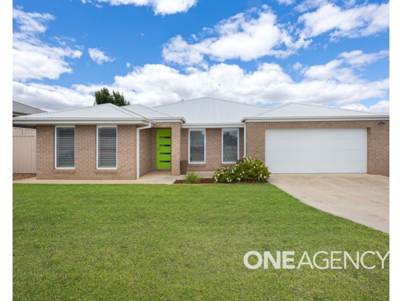 13 BARMEDMAN AVENUE, Gobbagombalin NSW 2650