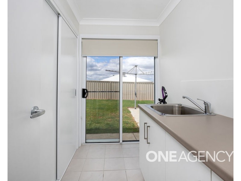 13 BARMEDMAN AVENUE, Gobbagombalin NSW 2650