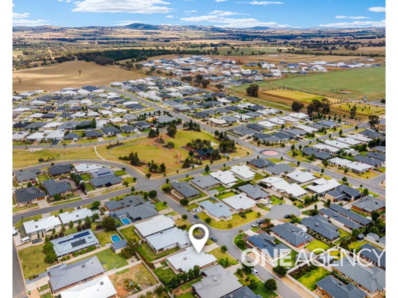 13 BARMEDMAN AVENUE, Gobbagombalin NSW 2650