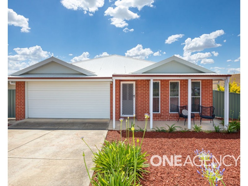18 MELALEUCA DRIVE, Forest Hill NSW 2651
