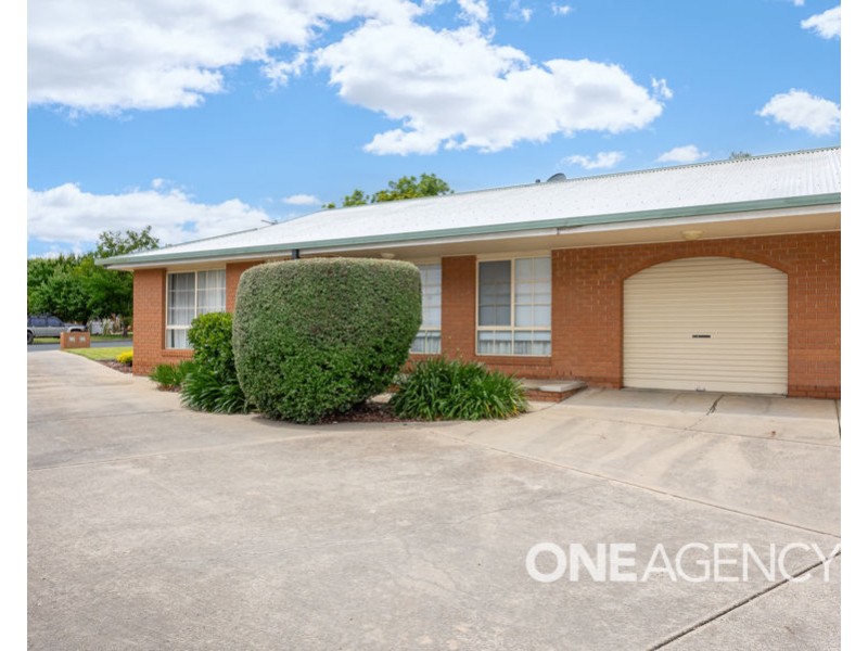 1/2 HONEYSUCKLE PLACE, Lake Albert NSW 2650