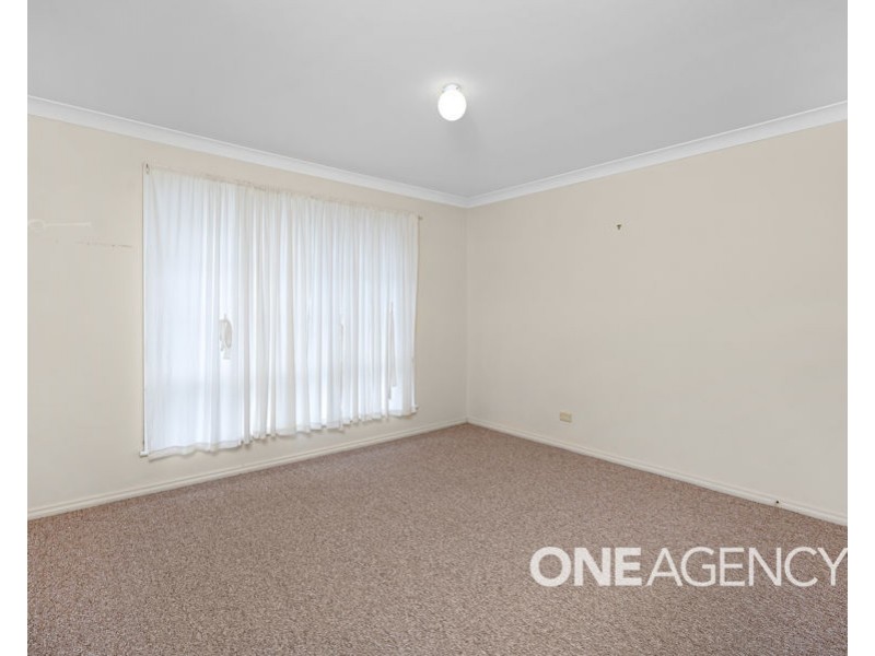1/2 HONEYSUCKLE PLACE, Lake Albert NSW 2650