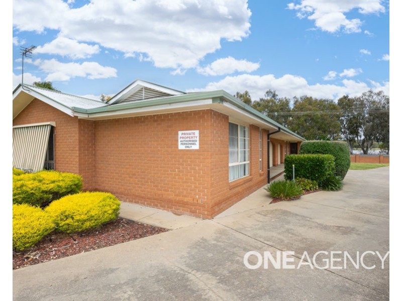 1/2 HONEYSUCKLE PLACE, Lake Albert NSW 2650