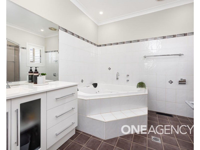 3 OSTERLEY STREET, Bourkelands NSW 2650