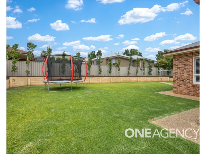 3 OSTERLEY STREET, Bourkelands NSW 2650