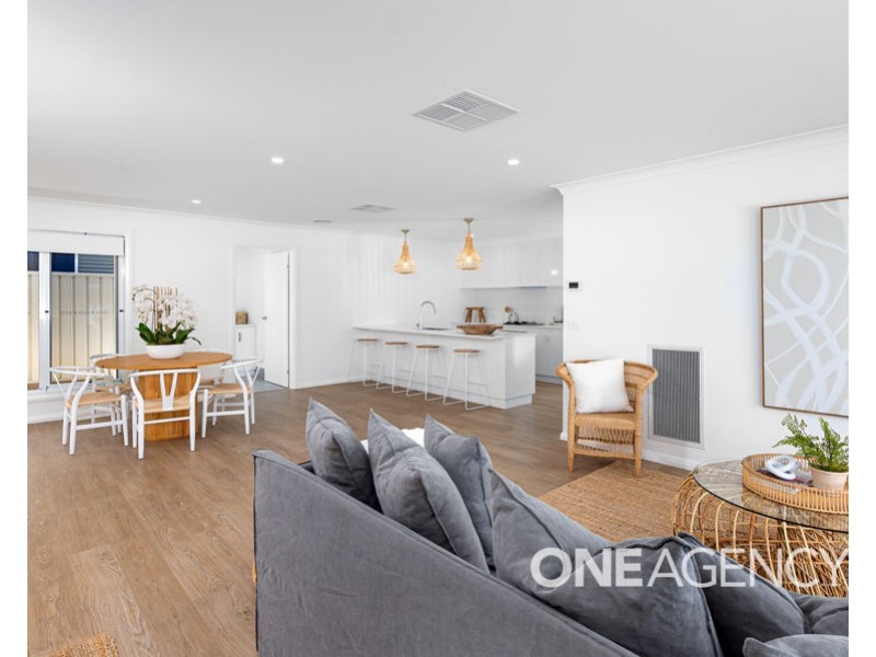 2 UNAIPON STREET, Lloyd NSW 2650