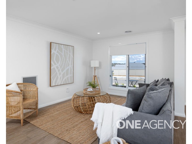 2 UNAIPON STREET, Lloyd NSW 2650