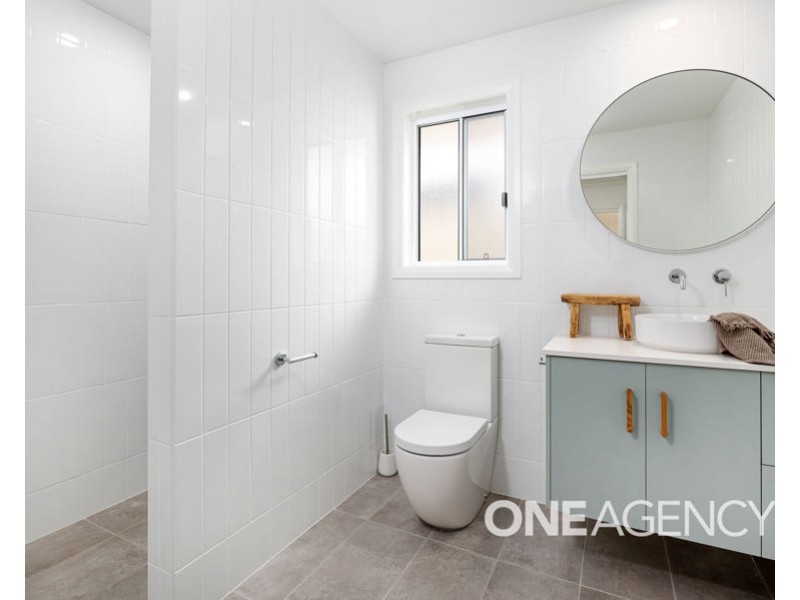 2 UNAIPON STREET, Lloyd NSW 2650