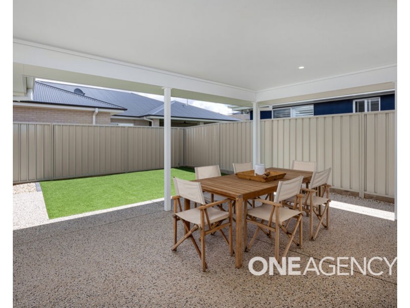 2 UNAIPON STREET, Lloyd NSW 2650