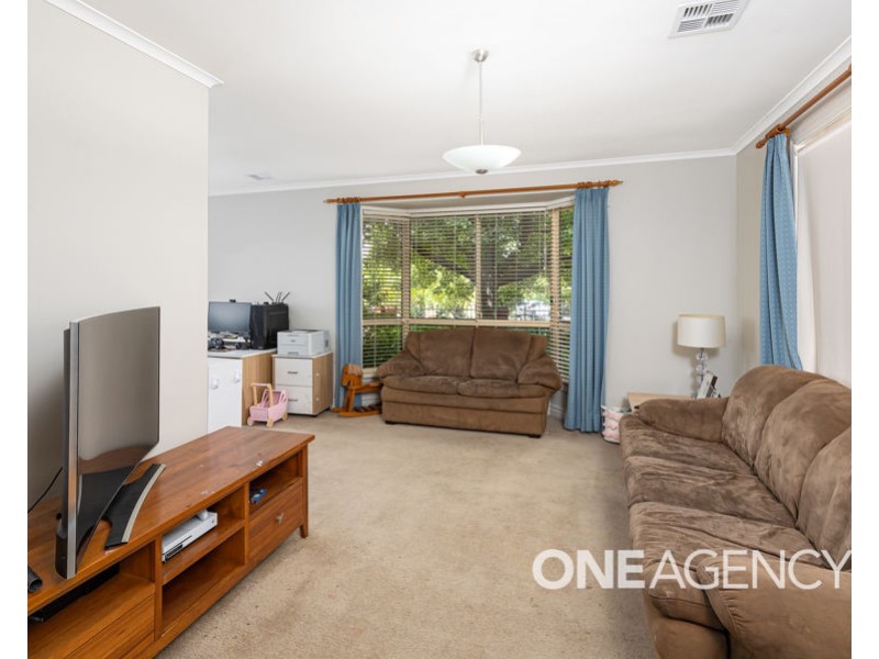 10 CORELLA  PLACE, Estella NSW 2650