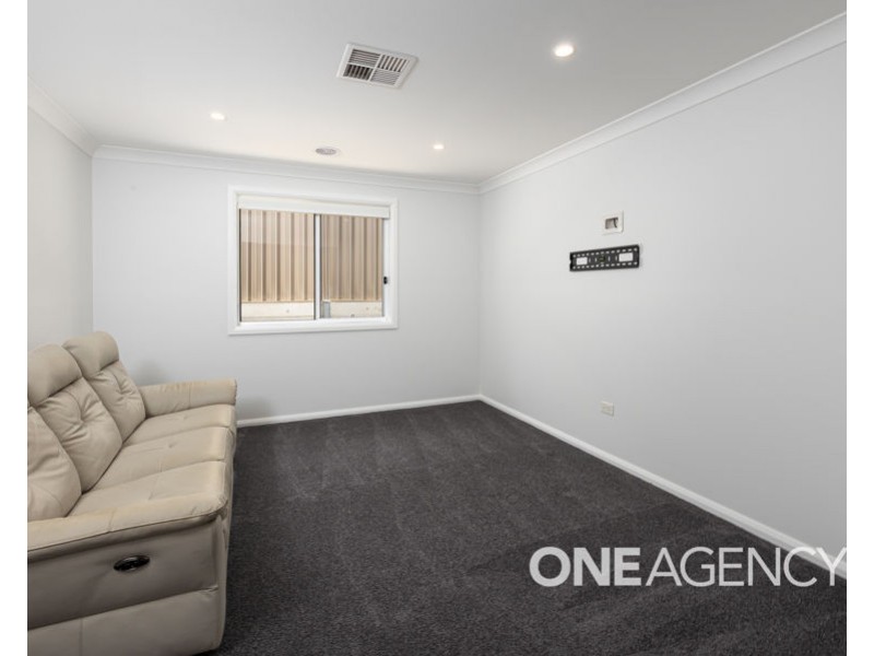 12 NOLAN STREET, Lloyd NSW 2650