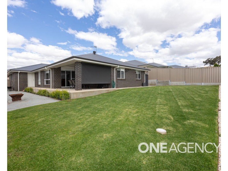 12 NOLAN STREET, Lloyd NSW 2650