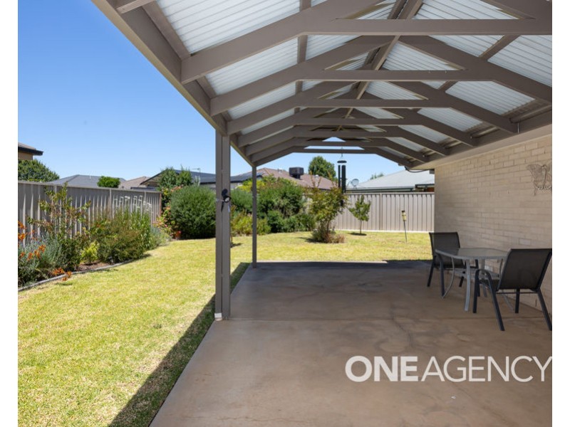 60 MIMA STREET, Glenfield Park NSW 2650