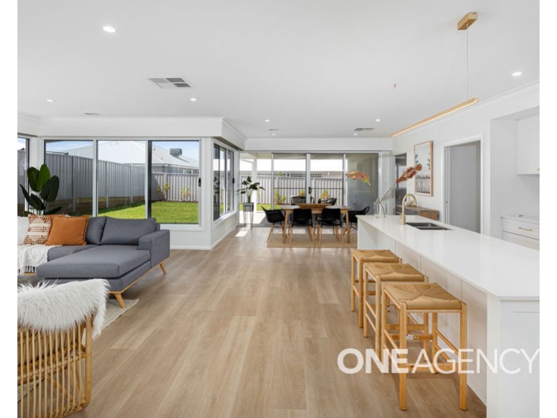 14 BONDI CRESCENT, Gobbagombalin NSW 2650