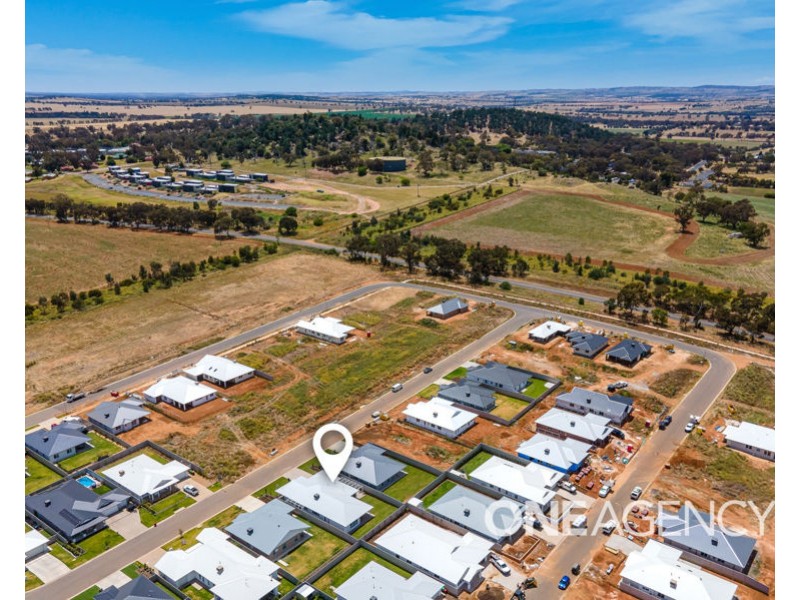 14 BONDI CRESCENT, Gobbagombalin NSW 2650