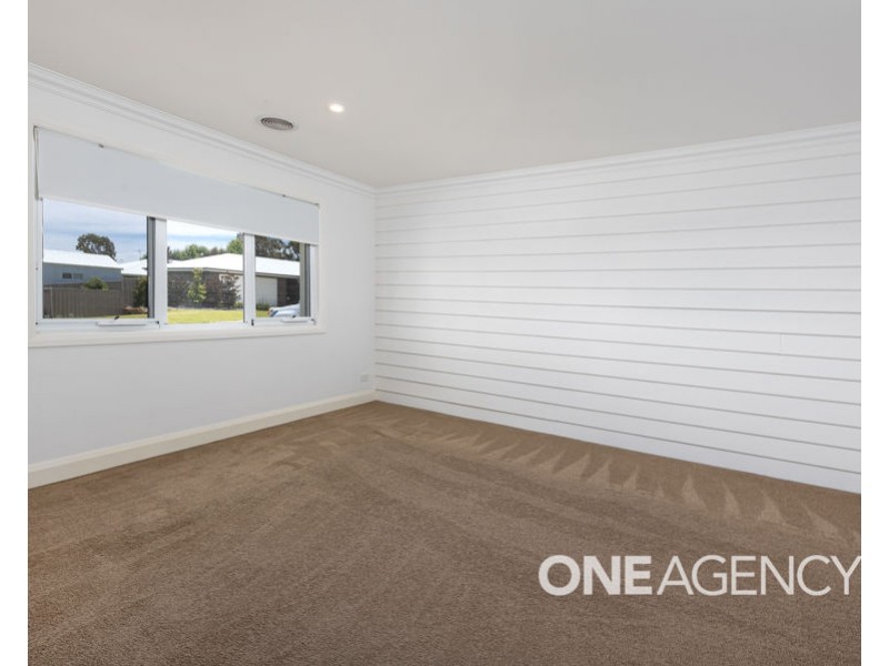 16 KELLERMAN CRESCENT, Boorooma NSW 2650