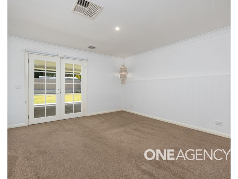 16 KELLERMAN CRESCENT, Boorooma NSW 2650
