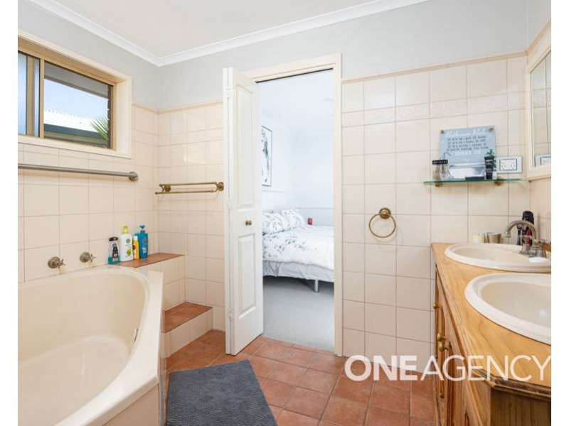 31 WARRAMBOOL CRESCENT, Glenfield Park NSW 2650