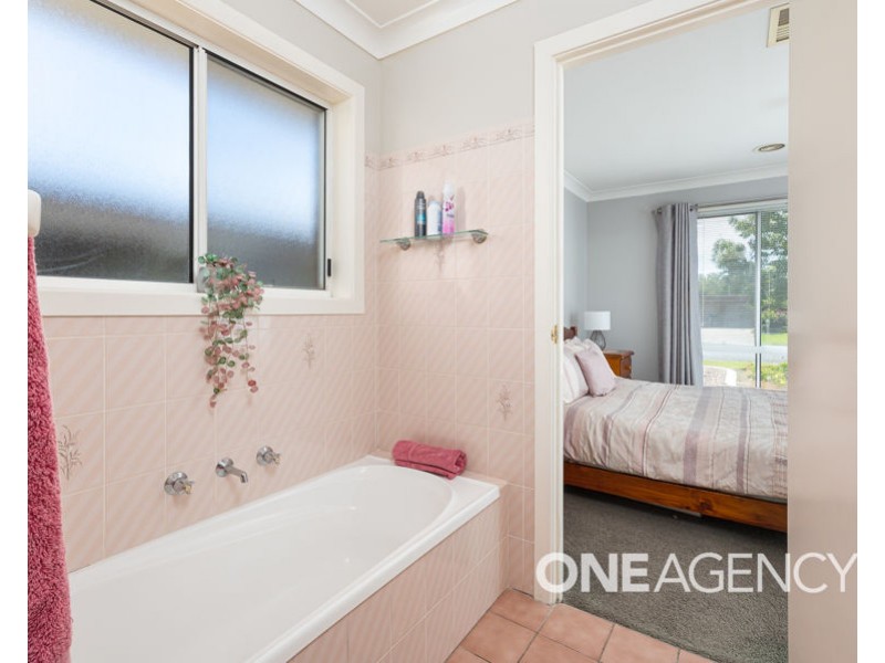 10 NARDOO STREET, Glenfield Park NSW 2650