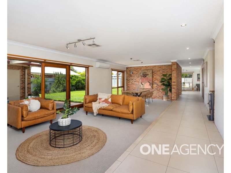 12 MAGNOLIA PARADE, Lake Albert NSW 2650