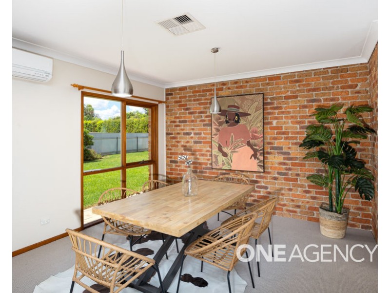 12 MAGNOLIA PARADE, Lake Albert NSW 2650