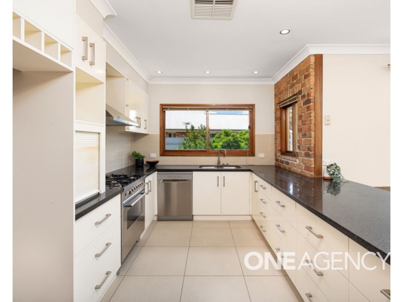 12 MAGNOLIA PARADE, Lake Albert NSW 2650