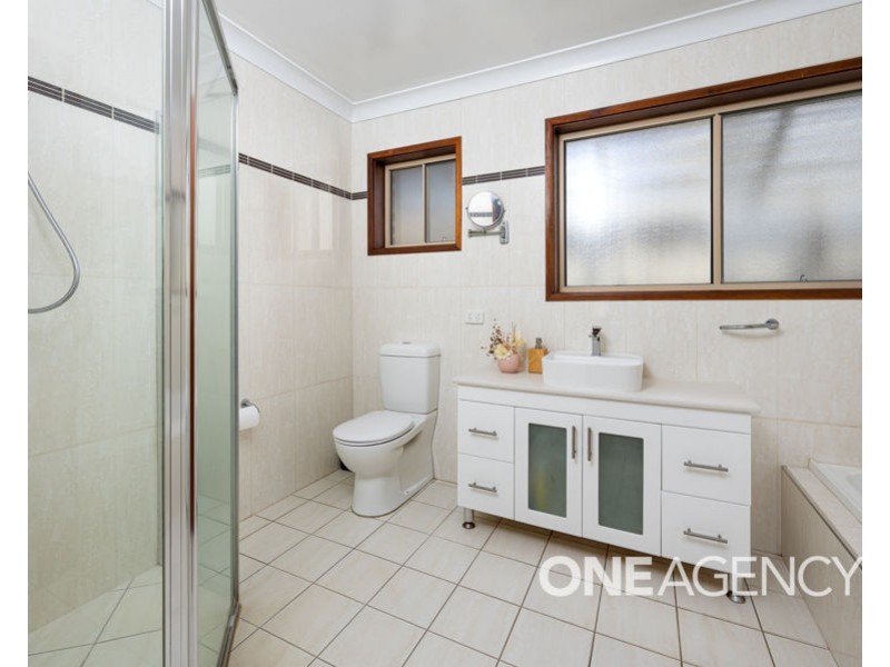 12 MAGNOLIA PARADE, Lake Albert NSW 2650