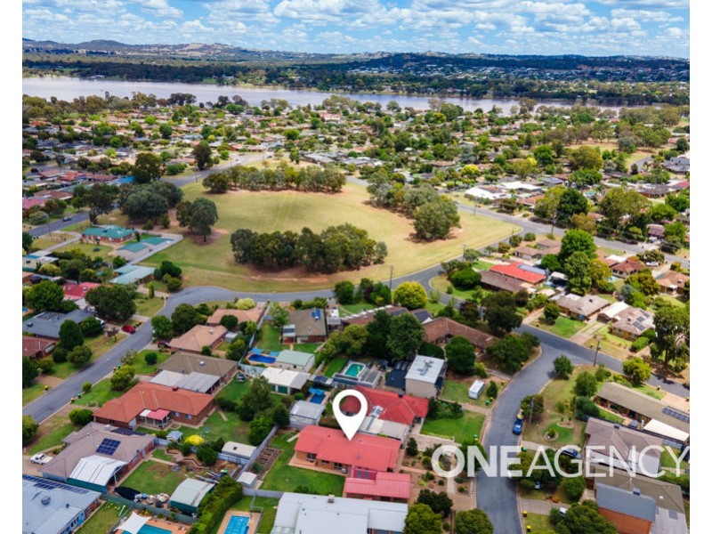 12 MAGNOLIA PARADE, Lake Albert NSW 2650