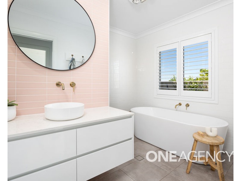 15 JIMBEROO LOOP, Gobbagombalin NSW 2650