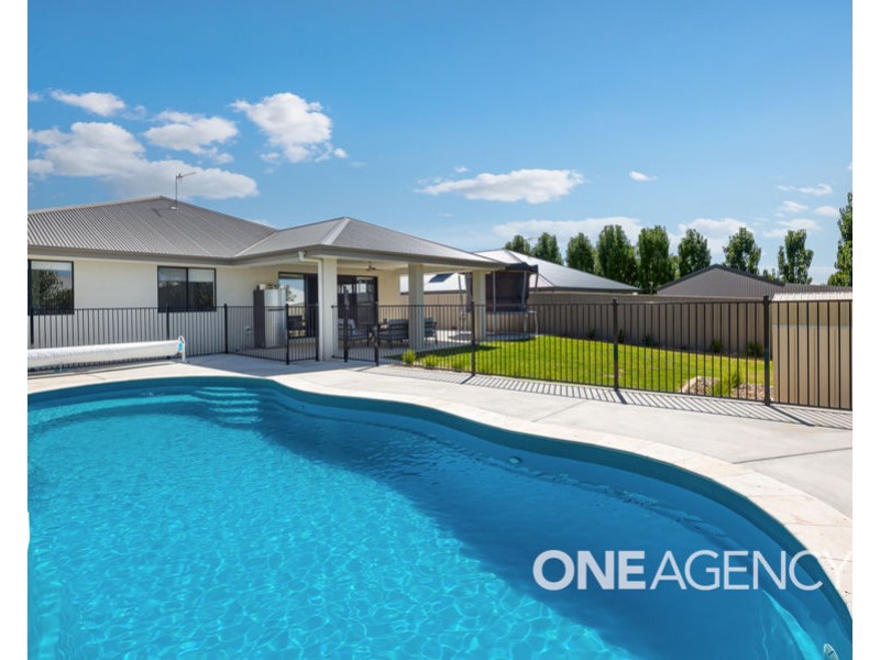 113 STRICKLAND DRIVE, Boorooma NSW 2650