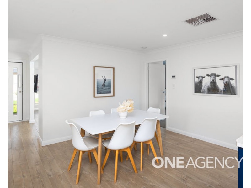 22 WATSON BOULEVARD, Lloyd NSW 2650