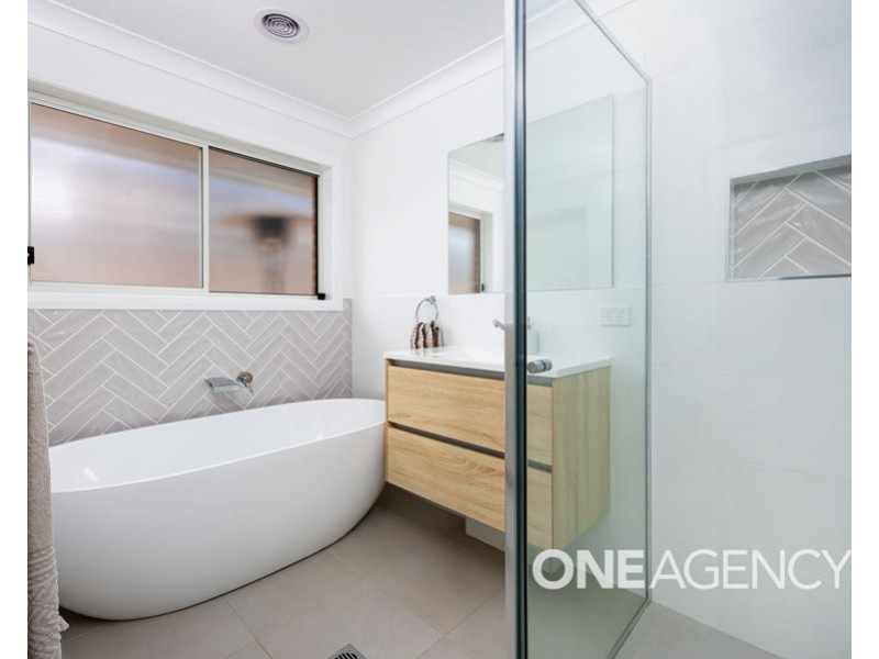 22 WATSON BOULEVARD, Lloyd NSW 2650