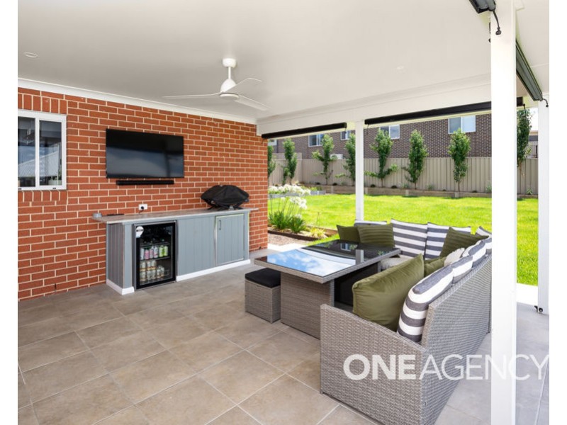22 WATSON BOULEVARD, Lloyd NSW 2650