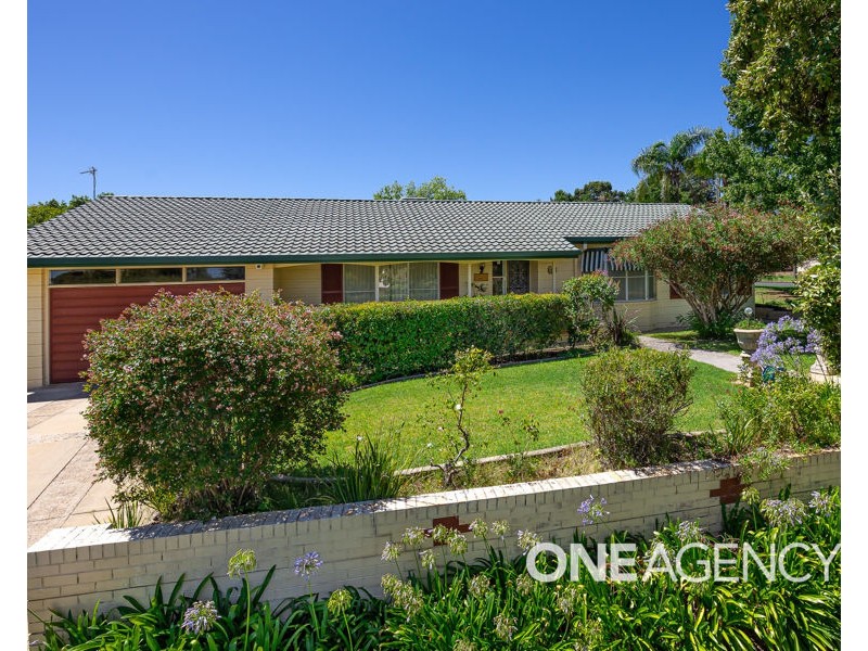 1 ACACIA STREET, Kooringal NSW 2650