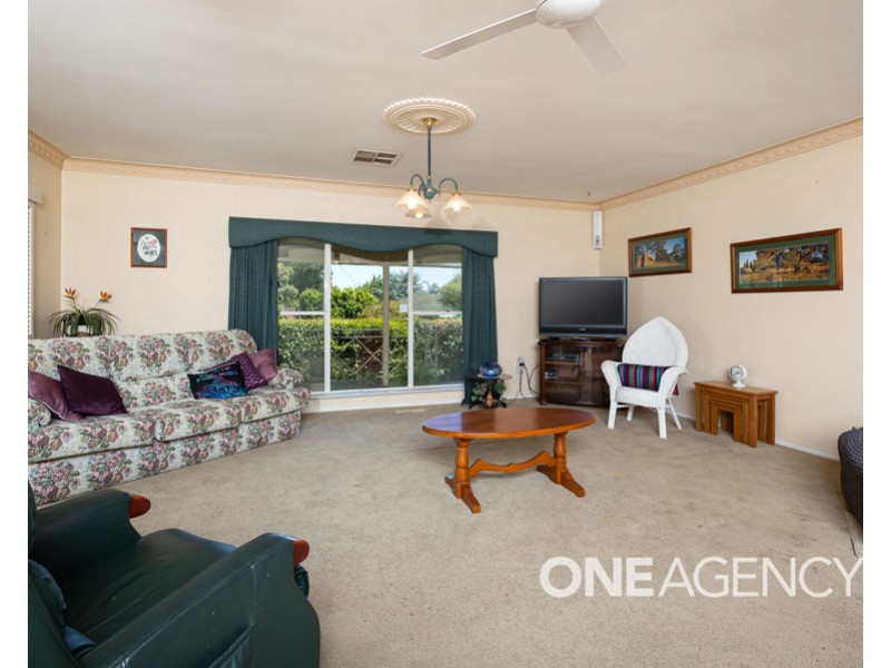 1 ACACIA STREET, Kooringal NSW 2650