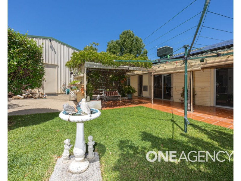 1 ACACIA STREET, Kooringal NSW 2650
