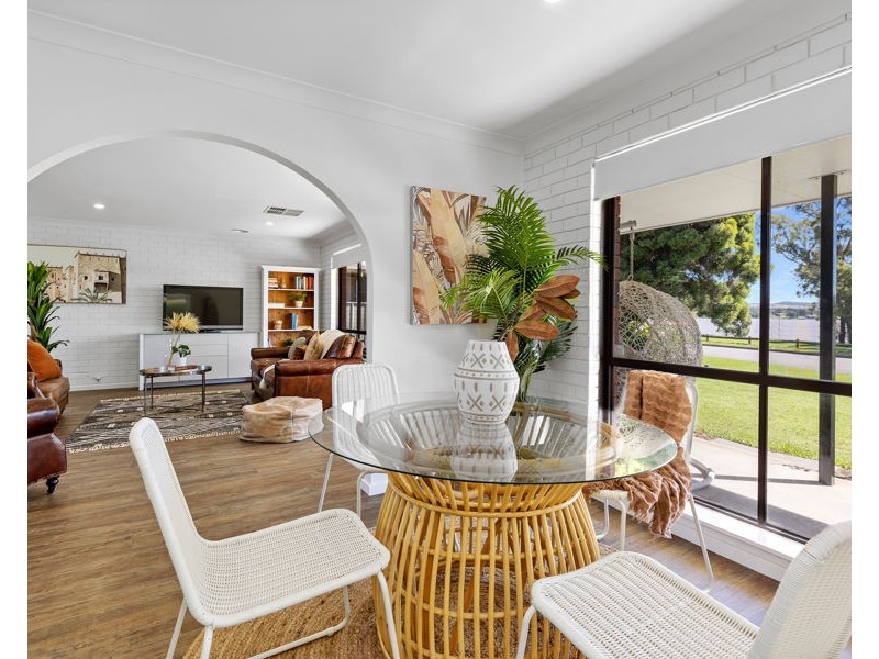 17 EASTLAKE DRIVE, Lake Albert NSW 2650