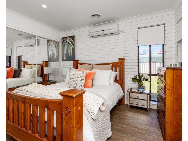 17 EASTLAKE DRIVE, Lake Albert NSW 2650